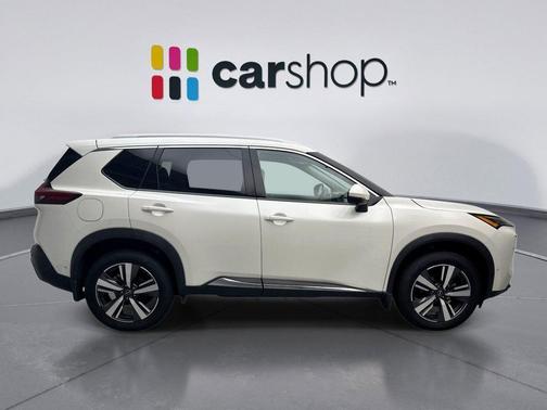 Pearl White Tricoat 2023 Nissan Rogue SL