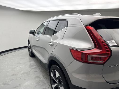 Silver Dawn 2024 Volvo XC40 B5 Plus Bright Theme