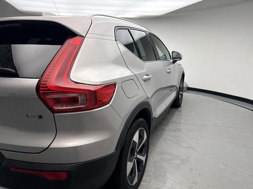 Silver Dawn 2024 Volvo XC40 B5 Plus Bright Theme