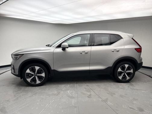 Silver Dawn 2024 Volvo XC40 B5 Plus Bright Theme