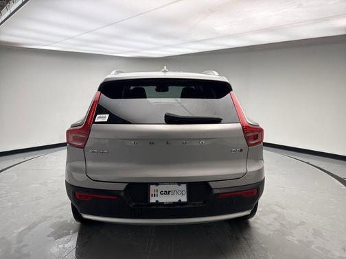 Silver Dawn 2024 Volvo XC40 B5 Plus Bright Theme