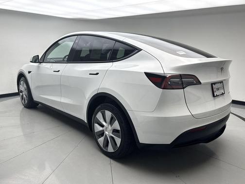 Pearl White 2023 Tesla Model Y Long Range Dual Motor All-Wheel Drive
