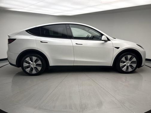 Pearl White 2023 Tesla Model Y Long Range Dual Motor All-Wheel Drive