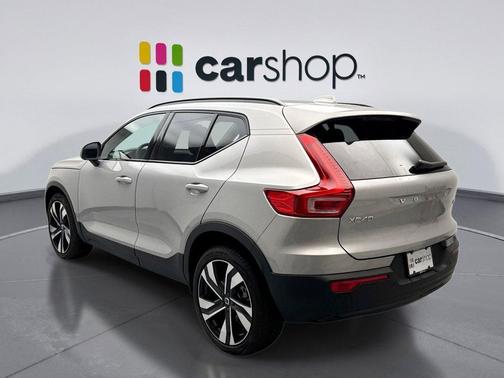 2025 Volvo XC40 B5 Plus Dark Theme