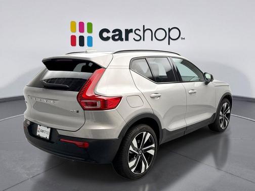 2025 Volvo XC40 B5 Plus Dark Theme