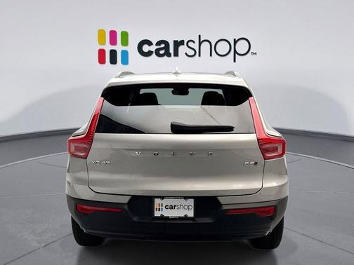 2025 Volvo XC40 B5 Plus Dark Theme