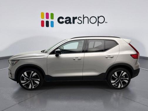 2025 Volvo XC40 B5 Plus Dark Theme
