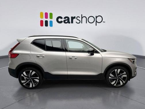 2025 Volvo XC40 B5 Plus Dark Theme
