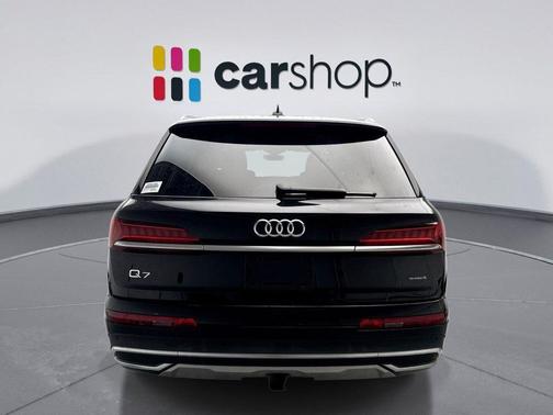 Mythos Black Metallic 2023 Audi Q7 45 Premium