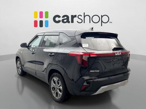 Fusion Black 2024 Kia Seltos LX