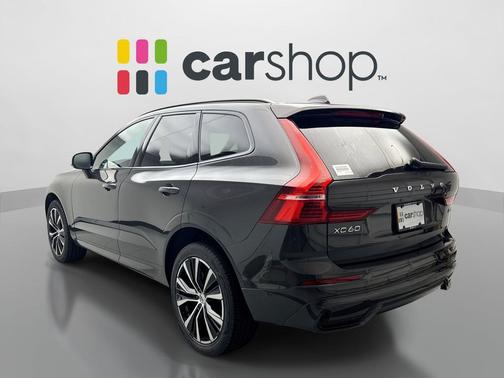 Platinum Grey 2024 Volvo XC60 B5 Plus Dark Theme