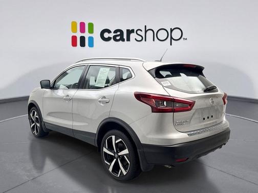 Brilliant Silver Metallic 2022 Nissan Rogue Sport SL