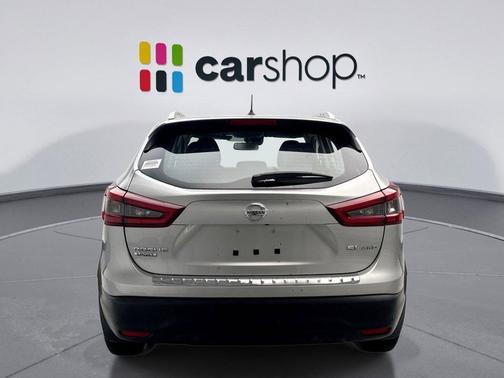 Brilliant Silver Metallic 2022 Nissan Rogue Sport SL