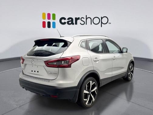 Brilliant Silver Metallic 2022 Nissan Rogue Sport SL