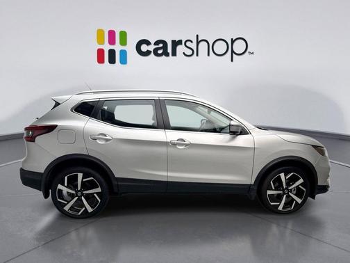 Brilliant Silver Metallic 2022 Nissan Rogue Sport SL