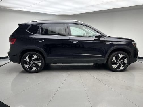 Deep Black 2024 Volkswagen Taos 1.5T SE