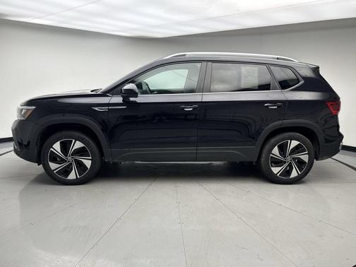 Deep Black 2024 Volkswagen Taos 1.5T SE