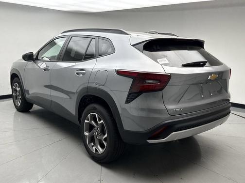 Sterling Gray Metallic 2026 Chevrolet Trax LT