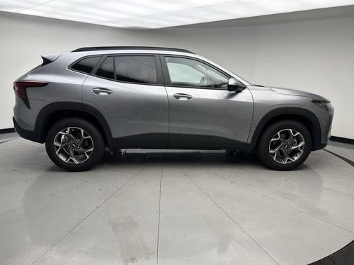 Sterling Gray Metallic 2026 Chevrolet Trax LT