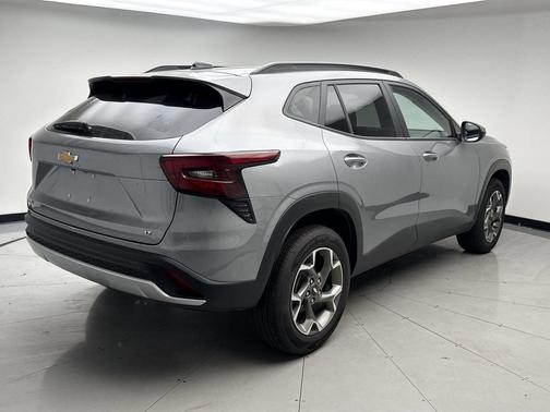 Sterling Gray Metallic 2026 Chevrolet Trax LT