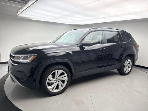 Deep Black 2023 Volkswagen Atlas 3.6L SE w/Technology