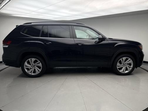 Deep Black 2023 Volkswagen Atlas 3.6L SE w/Technology