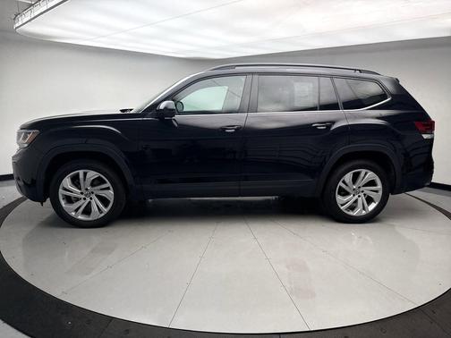 Deep Black 2023 Volkswagen Atlas 3.6L SE w/Technology