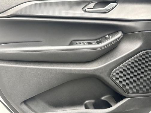Bright White Clearcoat 2024 Jeep Grand Cherokee Altitude