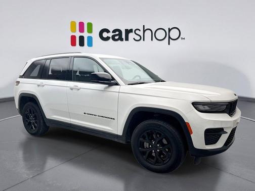 Bright White Clearcoat 2024 Jeep Grand Cherokee Altitude