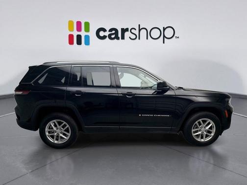 Diamond Black Crystal Pearlcoat 2023 Jeep Grand Cherokee Laredo