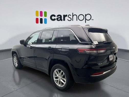 Diamond Black Crystal Pearlcoat 2023 Jeep Grand Cherokee Laredo