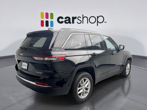 Diamond Black Crystal Pearlcoat 2023 Jeep Grand Cherokee Laredo
