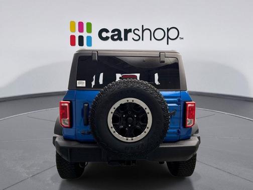 VELOCITY BLUE METALLIC 2023 Ford Bronco Black Diamond