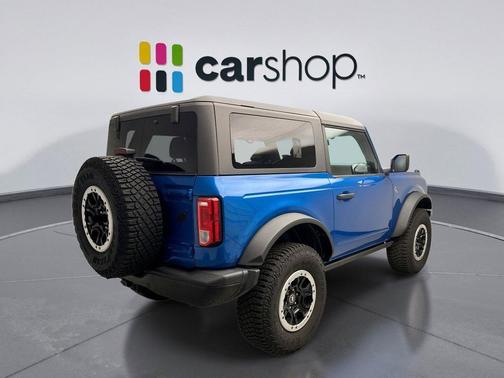 VELOCITY BLUE METALLIC 2023 Ford Bronco Black Diamond