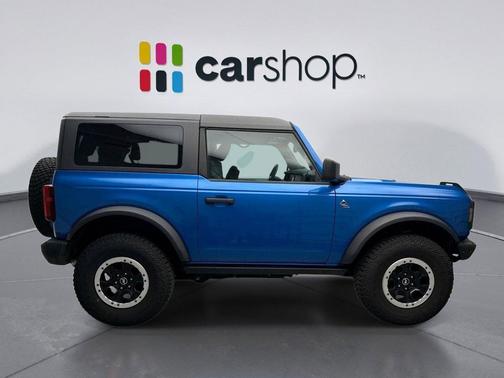 VELOCITY BLUE METALLIC 2023 Ford Bronco Black Diamond