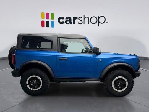 VELOCITY BLUE METALLIC 2023 Ford Bronco Black Diamond