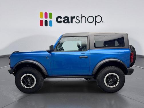 VELOCITY BLUE METALLIC 2023 Ford Bronco Black Diamond