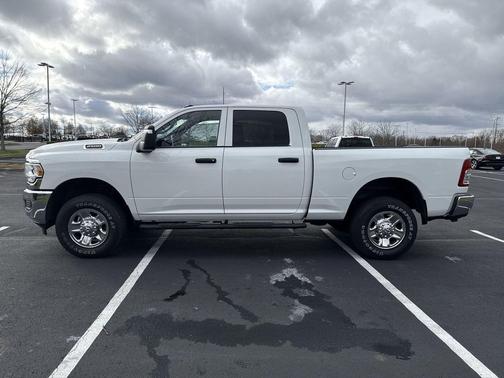 2023 RAM 2500 Tradesman Crew Cab 4x4 6'4' Box