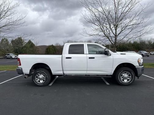 2023 RAM 2500 Tradesman Crew Cab 4x4 6'4' Box