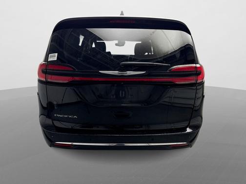 Brilliant Black Crystal Pearlcoat 2023 Chrysler Pacifica Touring L