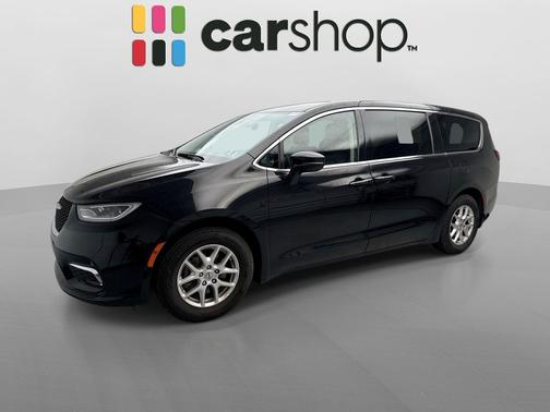Brilliant Black Crystal Pearlcoat 2023 Chrysler Pacifica Touring L