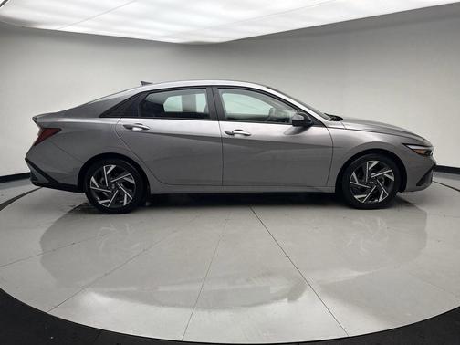 Fluid Metal 2025 Hyundai ELANTRA Sport