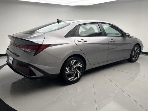 Fluid Metal 2025 Hyundai ELANTRA Sport