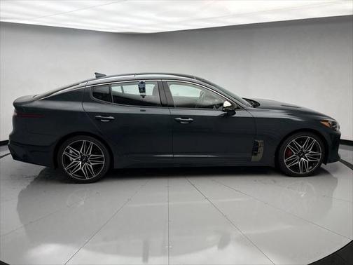 2022 Kia Stinger GT1