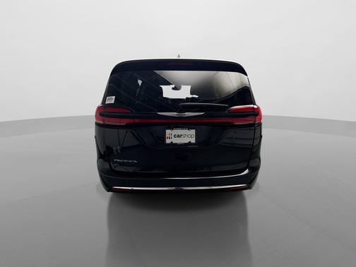 Brilliant Black Crystal Pearlcoat 2023 Chrysler Pacifica Touring L