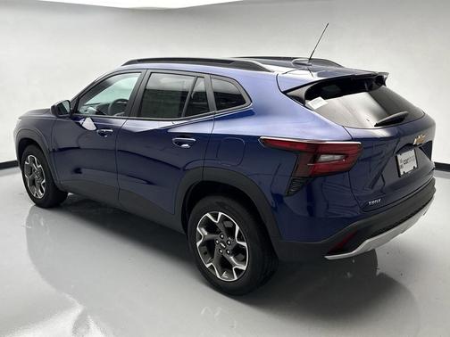 Blue Glow Metallic 2024 Chevrolet Trax LT