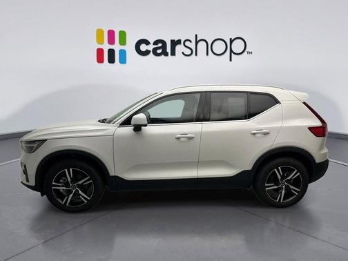 Crystal White 2025 Volvo XC40 B5 Core Bright Theme