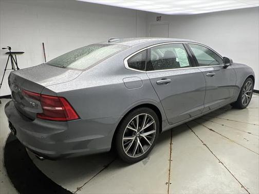 2018 Volvo S90 T5 Momentum