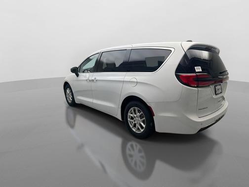 Bright White Clearcoat 2023 Chrysler Pacifica Touring L