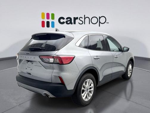 ICONIC SILVER 2022 Ford Escape SE